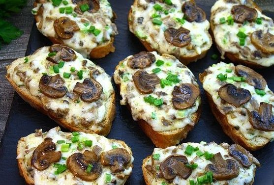Горячие бутерброды с грибами и сыром: изысканная закуска