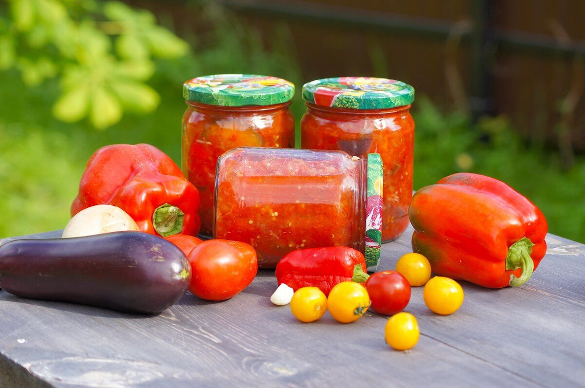 Лечо на зиму: новый взгляд на классический рецепт с баклажанами и перцем