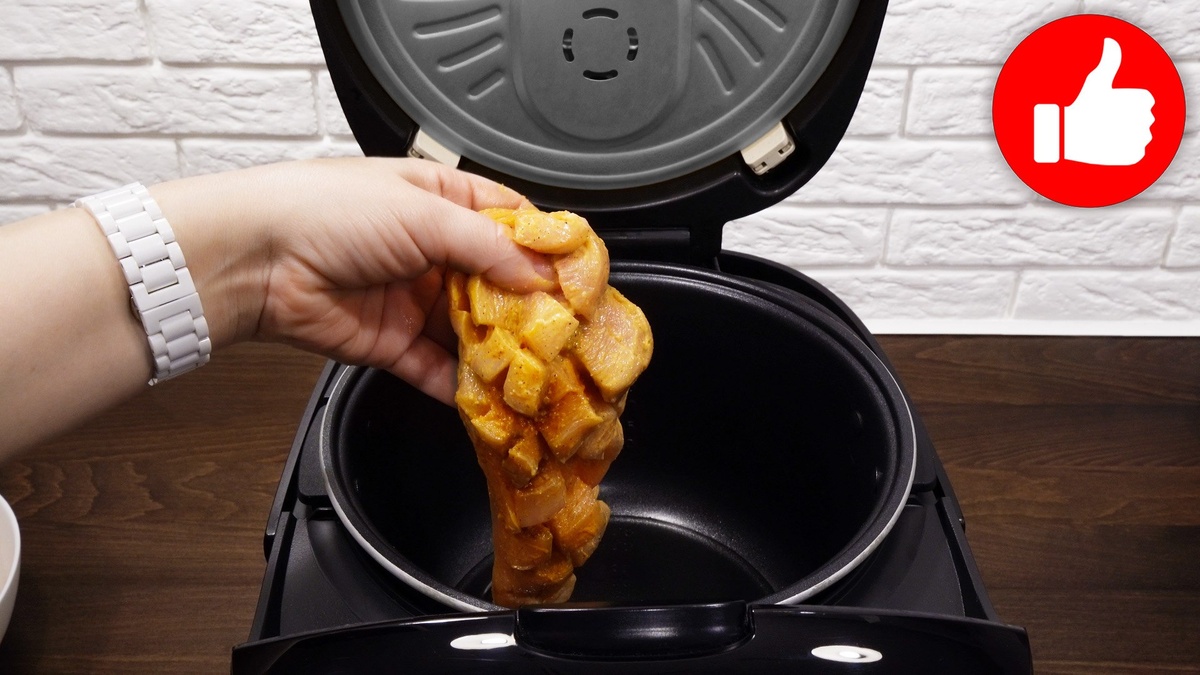 Необычный ужин: куриное филе с помидорами и сыром