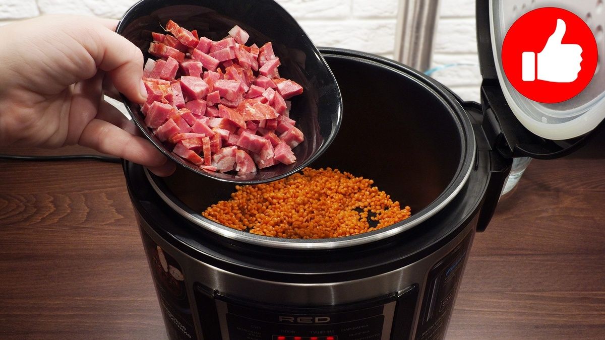 Ароматная чечевица с копченой колбасой: вкусный обед из мультиварки