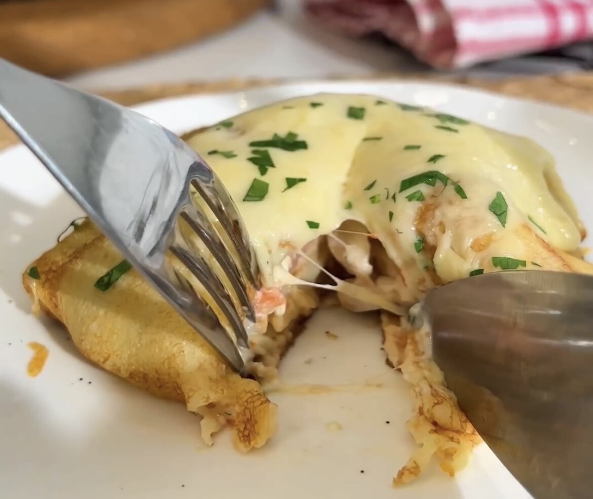 Вкусные блинчики с начинкой Цезарь: идеальное угощение на Масленицу