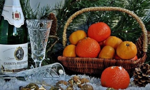 Шампанское и мандарины: символы новогоднего праздника