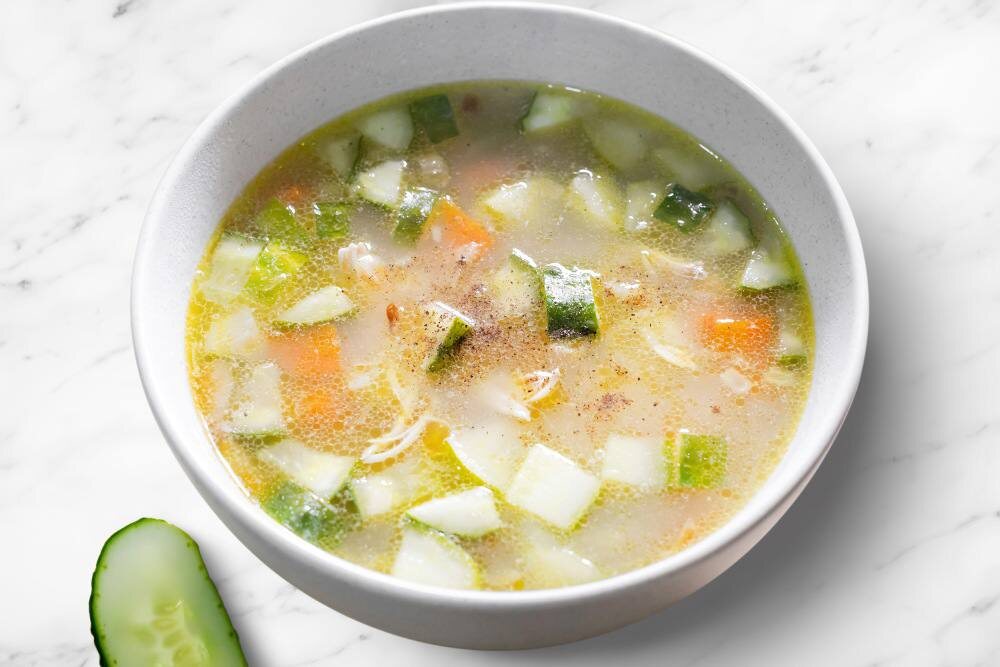 Необычный рассольник: легкий летний суп со свежими огурцами