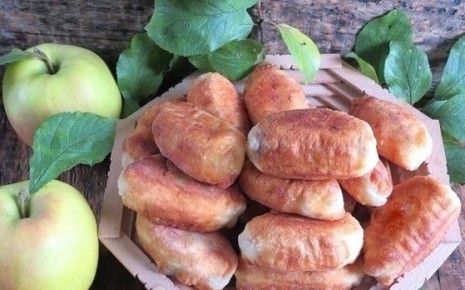 Пирожки с яблоками на кефире: вкусная и простая выпечка