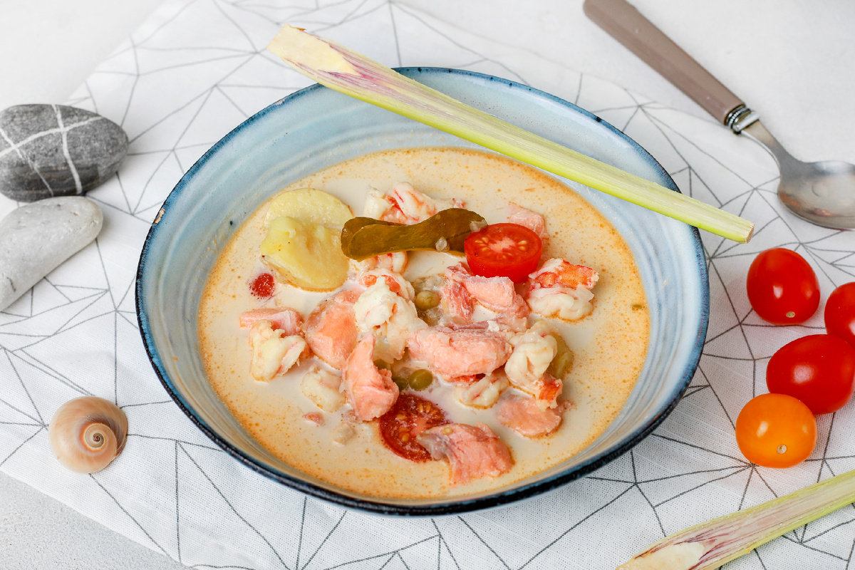 Сливочная уха с красной рыбой и креветками: новый взгляд на классическое блюдо