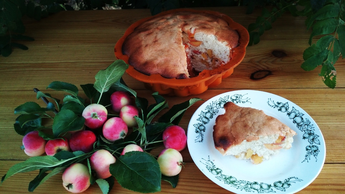 Шарлотка с яблоками: идеальный десерт для осени