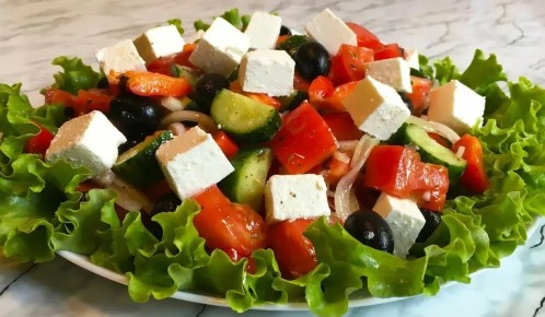 Греческий салат: идеальное сочетание свежести и вкуса