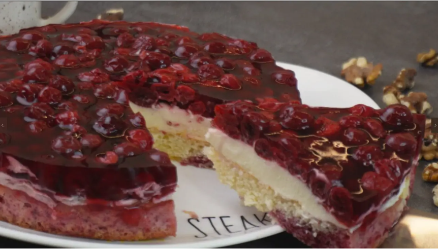 Необычный ягодный пирог, способный затмить торт
