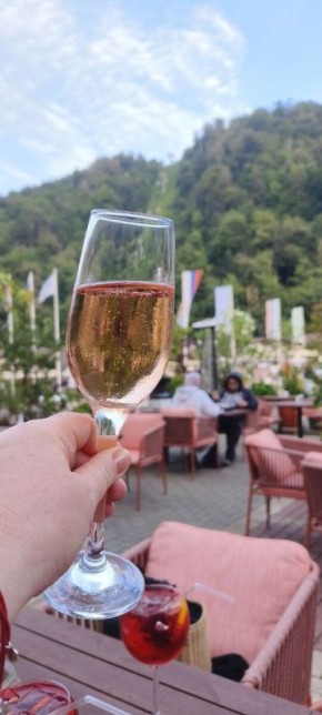 Шампанское: История пузырьков, которые стали символом праздника