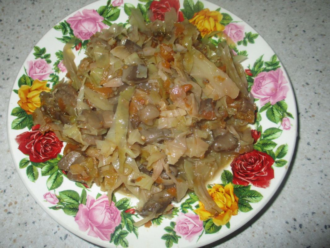 Тушеная капуста с грибами: вкусное и полезное сочетание