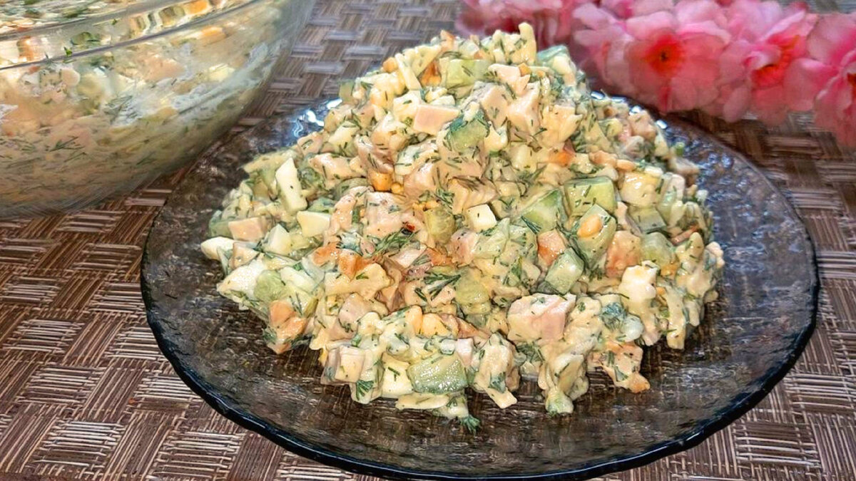 Легкий и сытный салат: идеальный ужин из четырех ингредиентов