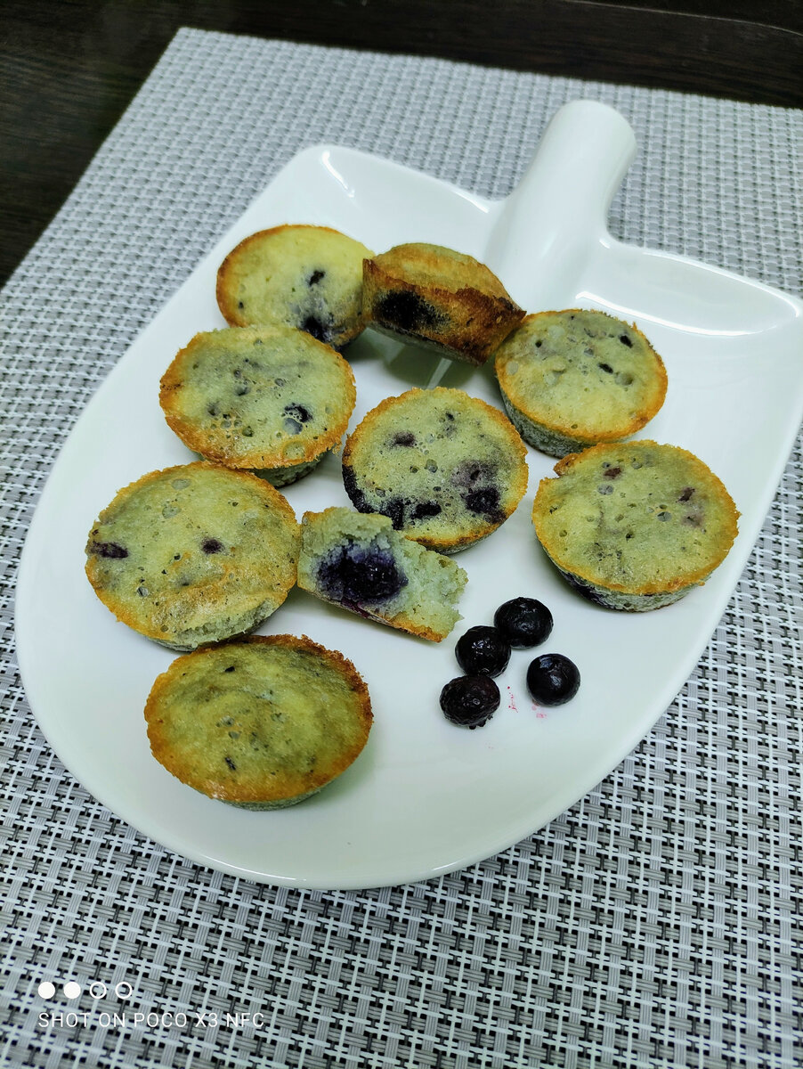 Кокосовые кето-кексы с черникой: нежный десерт без угрызений совести