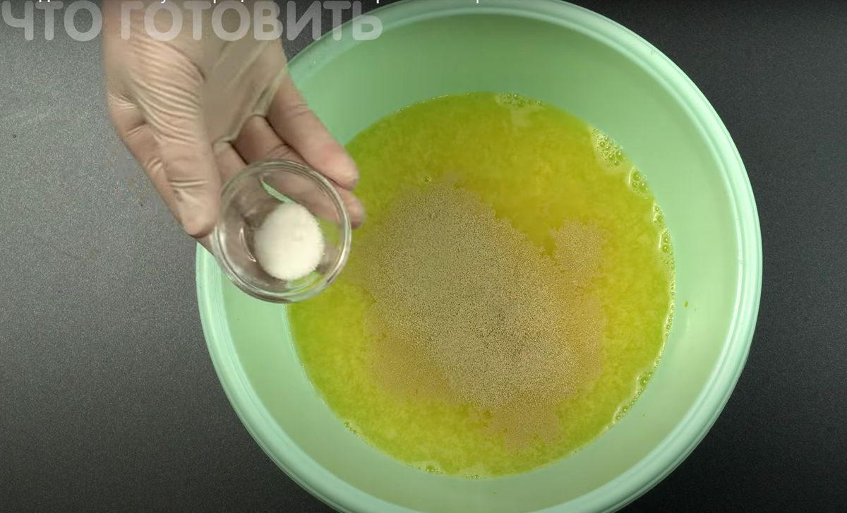 Пышные оладьи на дрожжах: секреты идеального теста