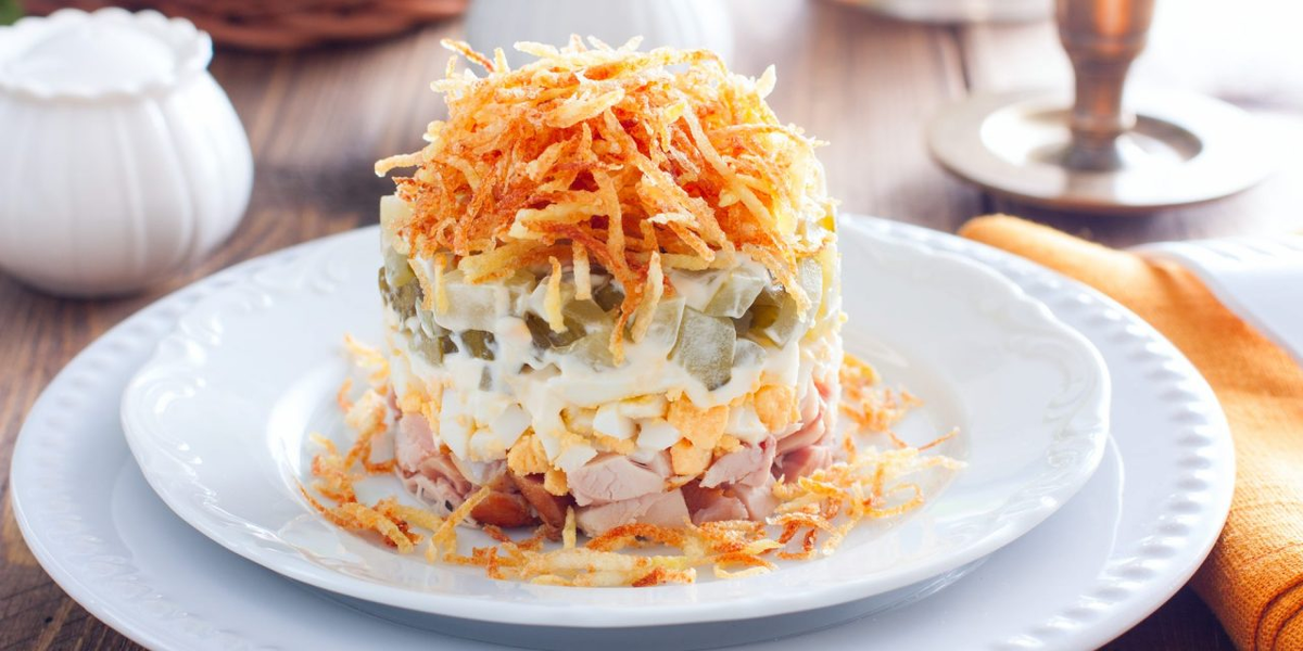 Салат с жареной картошкой