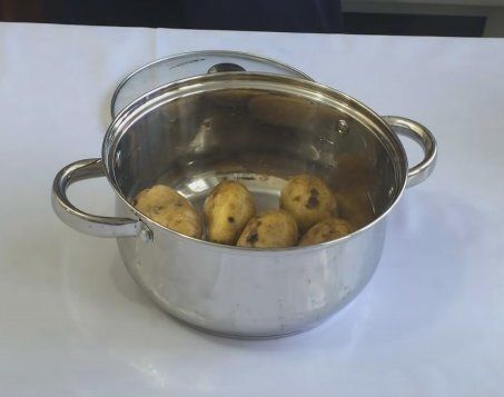 Как правильно приготовить картофель в мундире: простой рецепт для начинающих