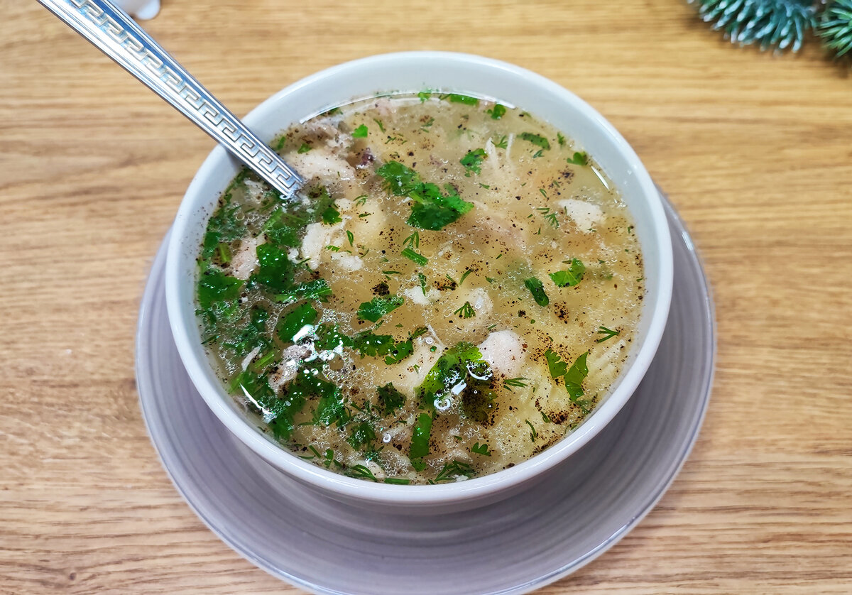 Легкий и ароматный куриный суп для всей семьи