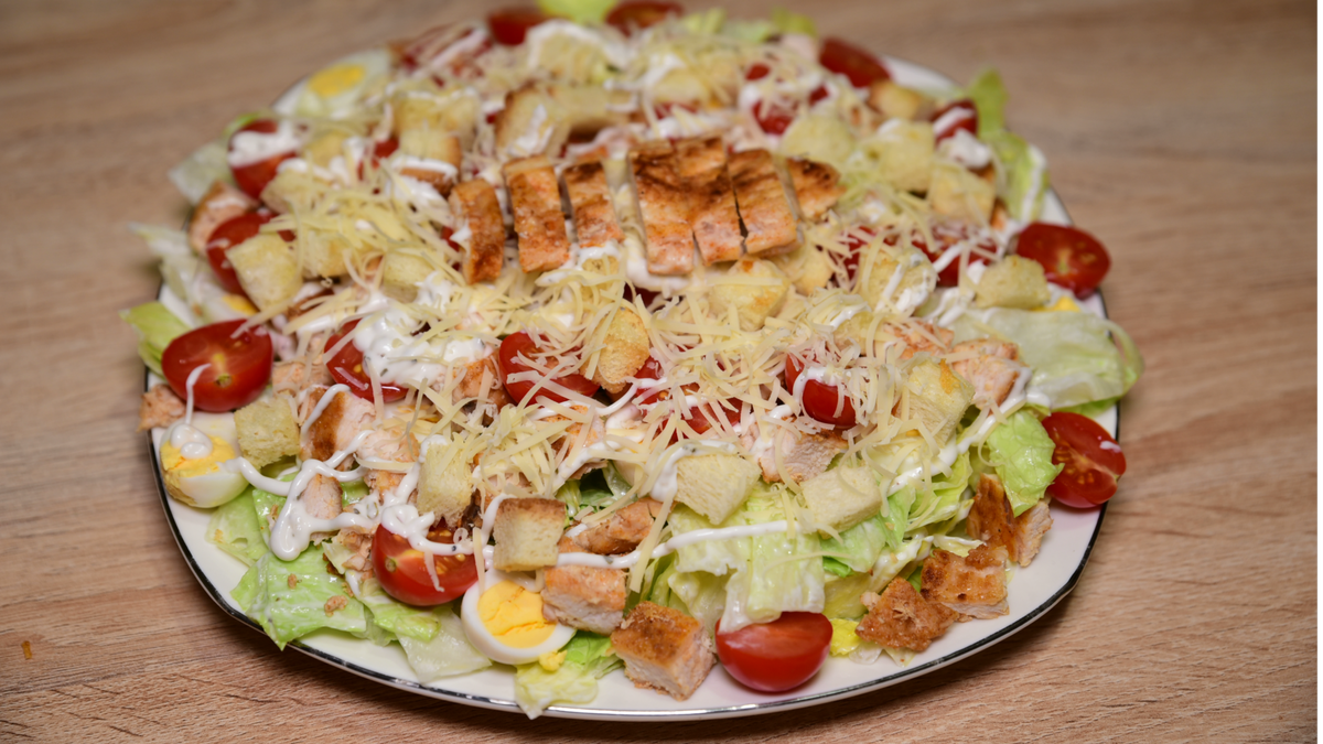 Измените свой новогодний стол: свежие идеи салатов на основе оливье