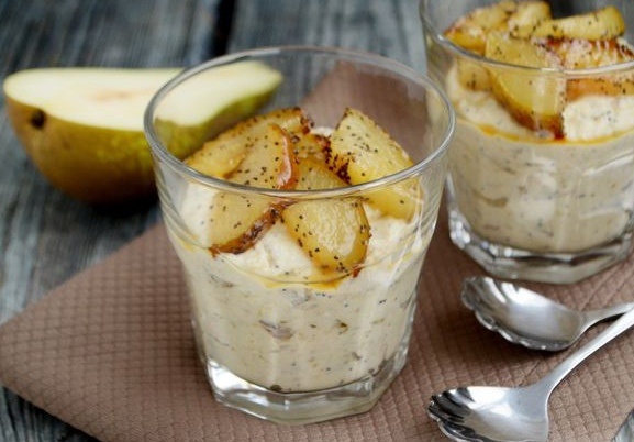 Нежный творожный мусс-смузи с грушами и маком как идеальный десерт