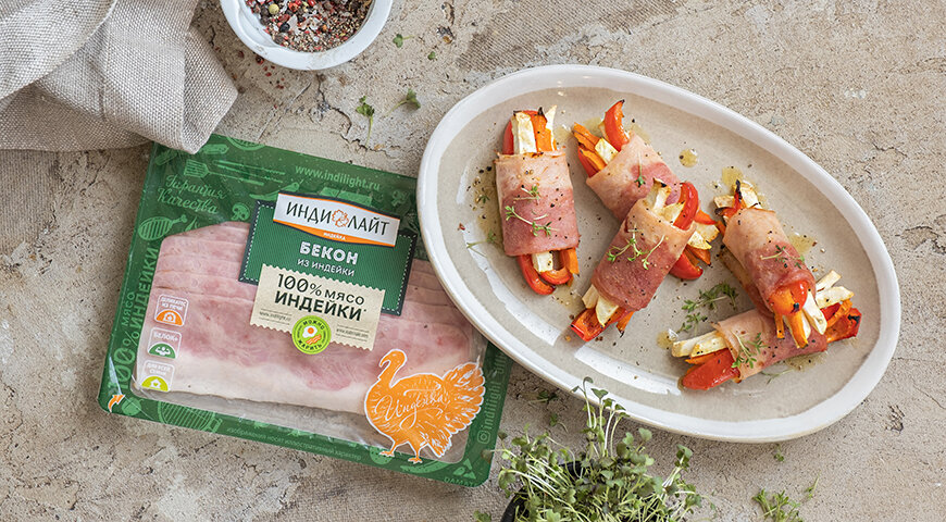 Вкусные рулетики из овощей и индюшачьего бекона