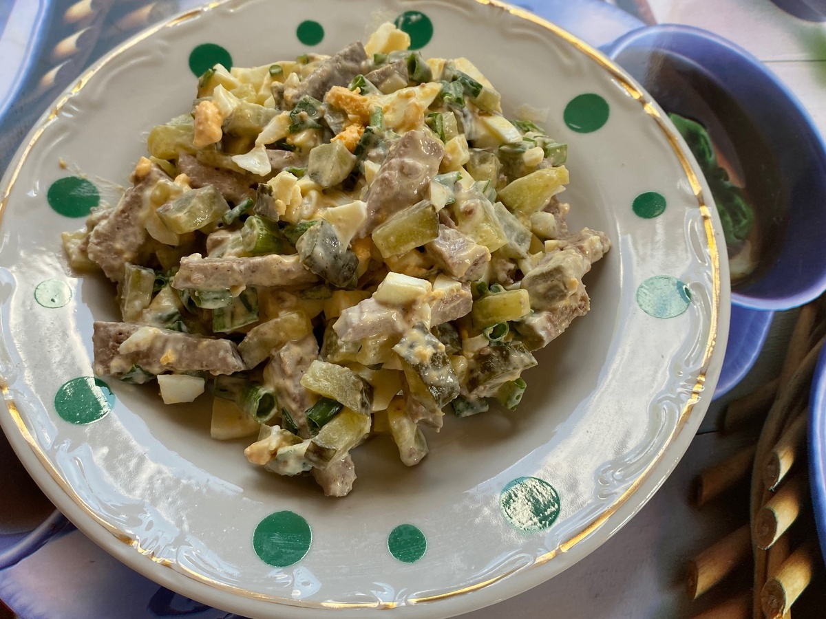 Салат «Дачный»: свежий вкус лета на вашем столе