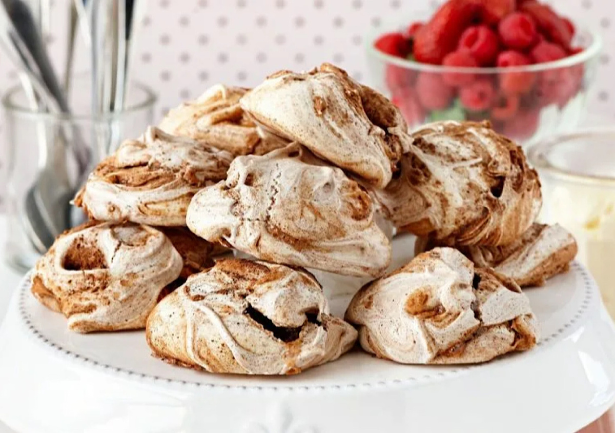 Безе: воздушный десерт с богатой историей и простыми рецептами