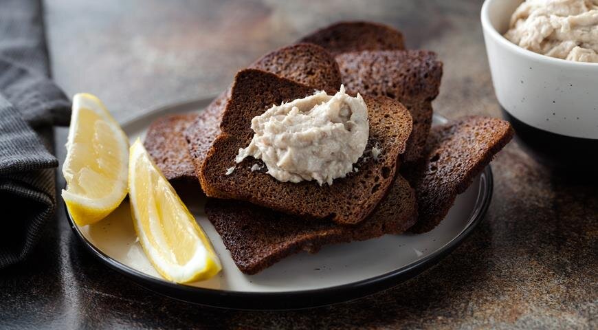 Ароматный форшмак: идеальное сочетание с бородинскими чипсами