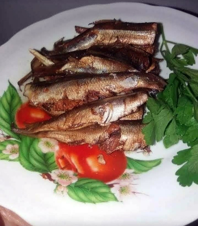 Как приготовить шпроты в домашних условиях: простой рецепт