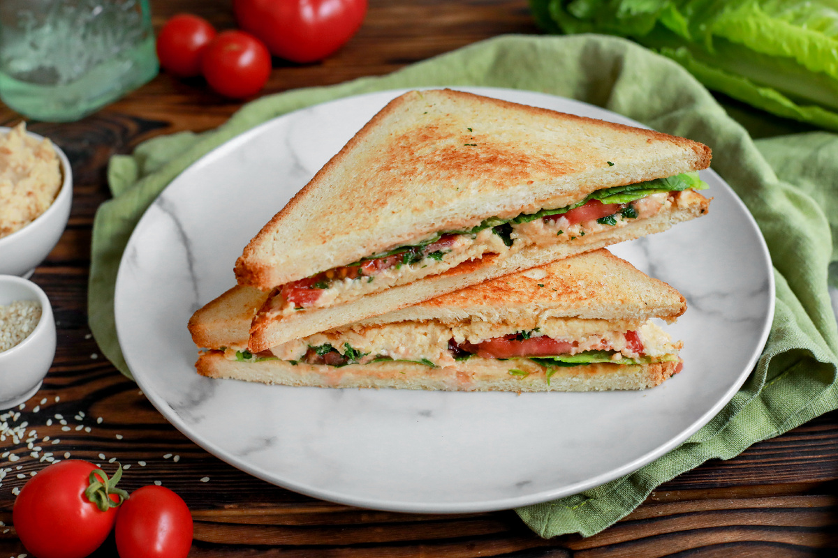 Утренние тосты с домашним хумусом: идеальный завтрак для бодрости