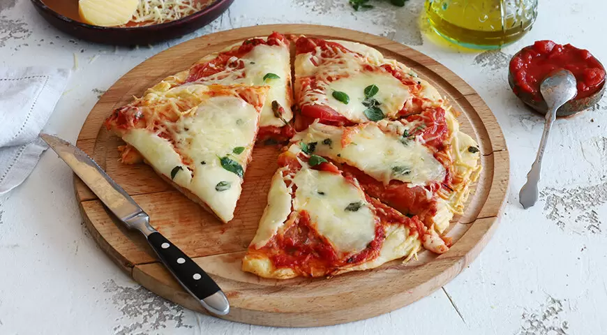 Быстрая пицца на сковороде за 20 минут: просто и вкусно