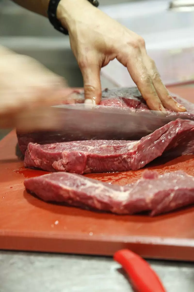Как выбрать свежее мясо: секреты от мясника