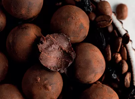 Как приготовить нежные трюфели с кофе и тонка