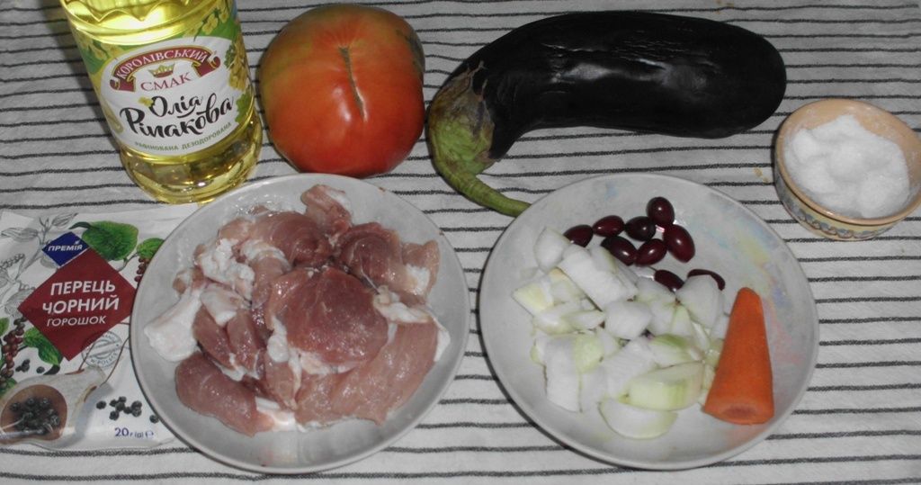 Нежное мясо с баклажанами и кизилом: готовим удивительное блюдо в духовке